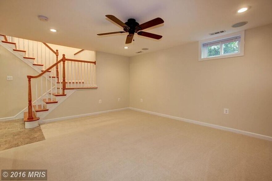 Building Photo - 7805 Howard St