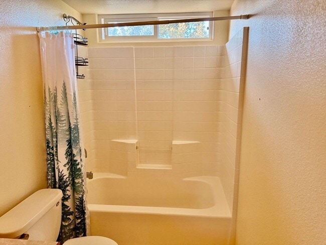 Building Photo - Charming and Furnished 2-Bedroom Rental Ho...