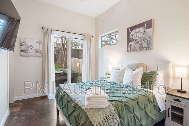 Building Photo - 2612 Carnarvon Ln