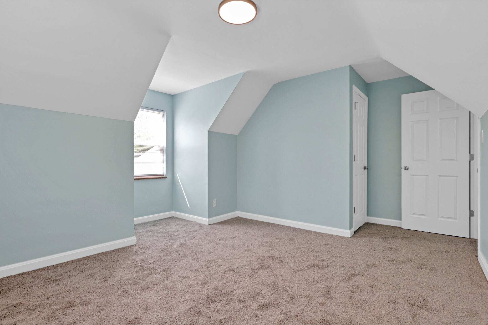 Building Photo - 2805 Parkland Pl