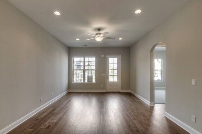 Building Photo - Resort Style Living in Franklin!