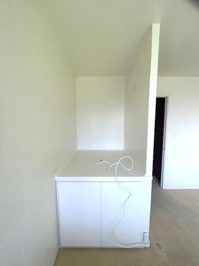 Building Photo - 2 Bed/ 2 Bath/ 2 Parking unit In Honolulu