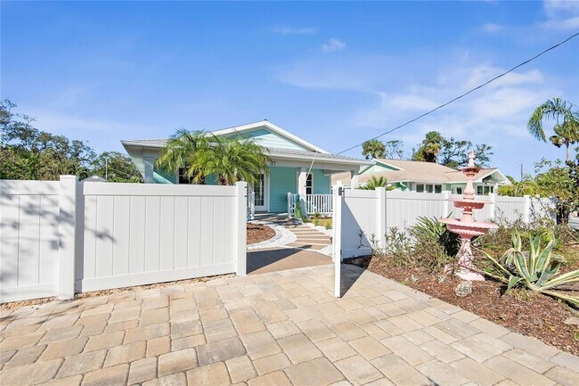 Building Photo - 27 Mala Compra Rd