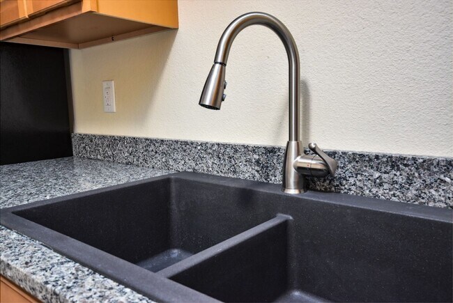 Building Photo - Table Rock Apartments