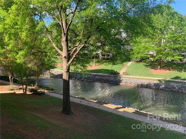 Building Photo - 19909 Henderson Rd