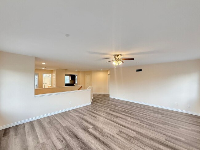 Building Photo - Beautiful 5B/3BA Home in Vista Available for Rent!