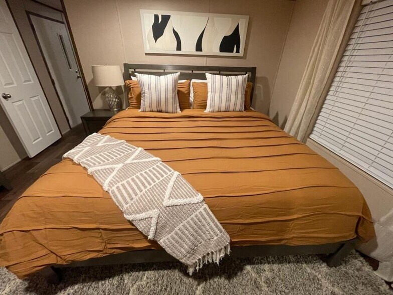 Master Bedroom - 203 Poplar St