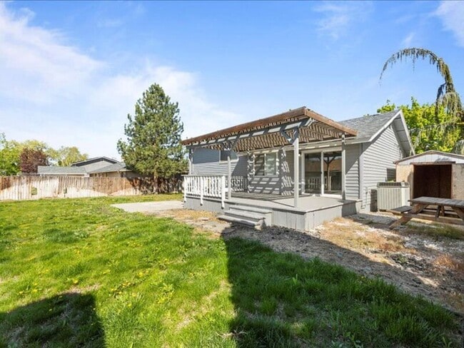 Building Photo - 8307 W Grand Ronde Pl