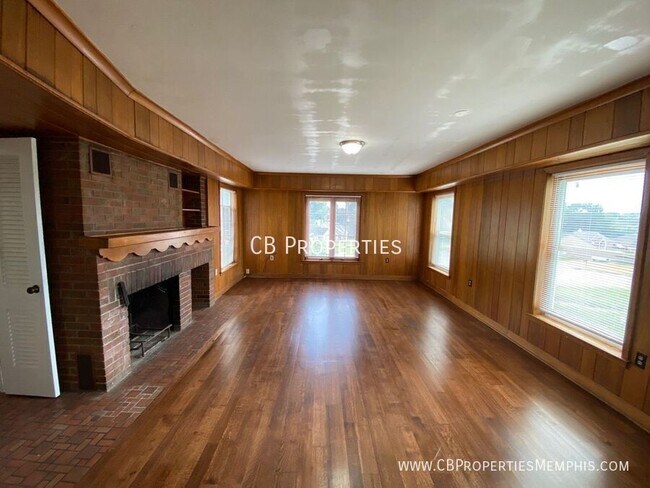 Building Photo - 4320 Bishop Hills Dr