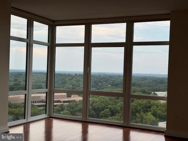 Building Photo - 8220 Crestwood Heights Dr