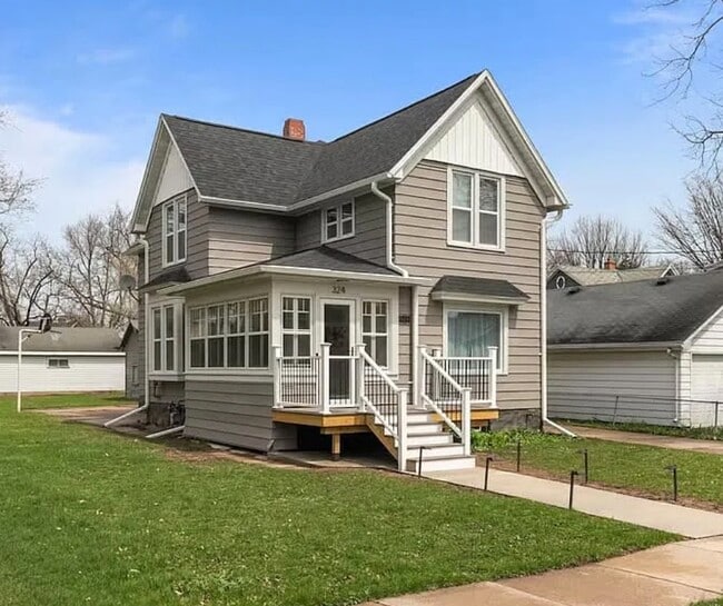 Building Photo - 324 E Commercial St