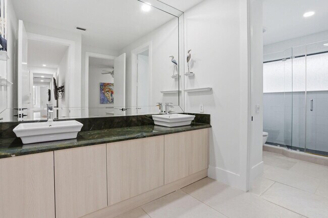 Building Photo - 11180 Isle Brook Ct