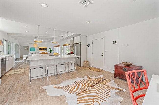 Building Photo - 145 Beacon Ln