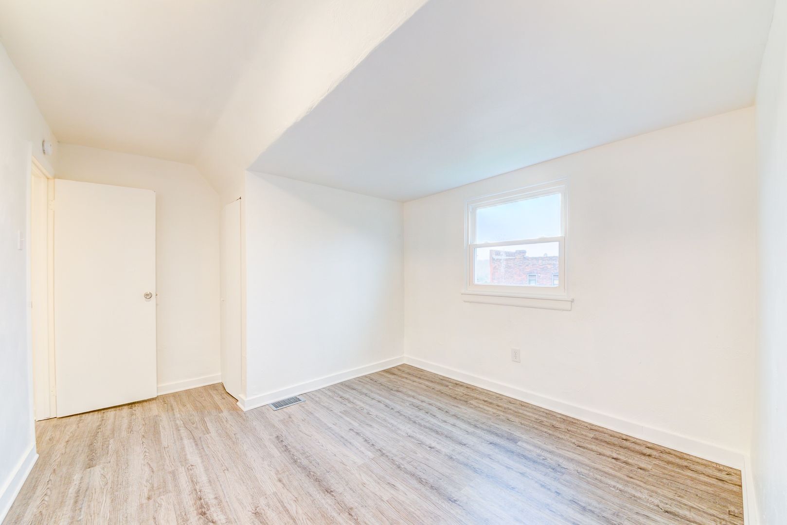 Building Photo - 615 E Warrington Ave