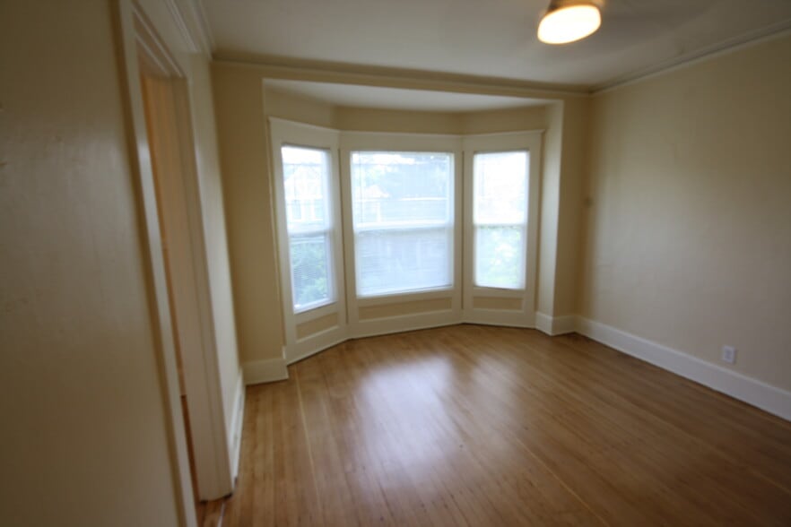 Building Photo - 910 Southeast 37th Avenue