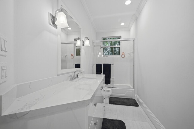 Building Photo - 5006 NW 24th Cir