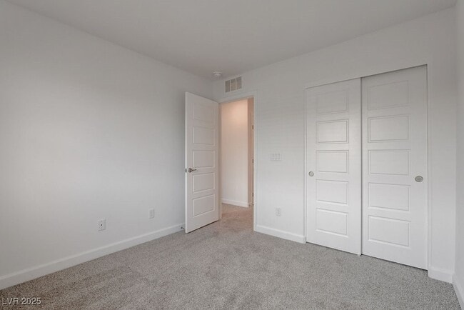 Building Photo - 933 Watford Pl