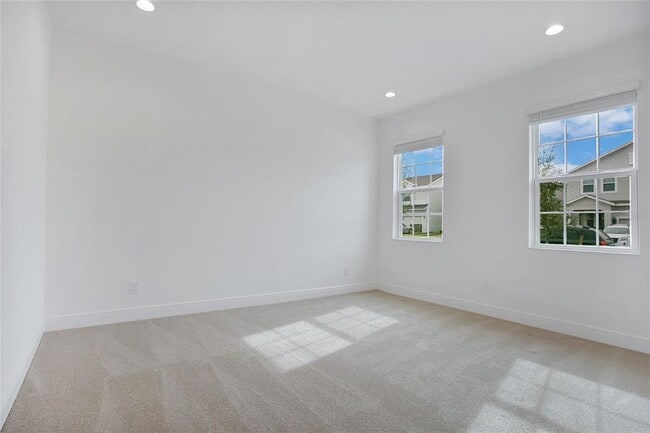 Building Photo - 7842 Syracuse Dr