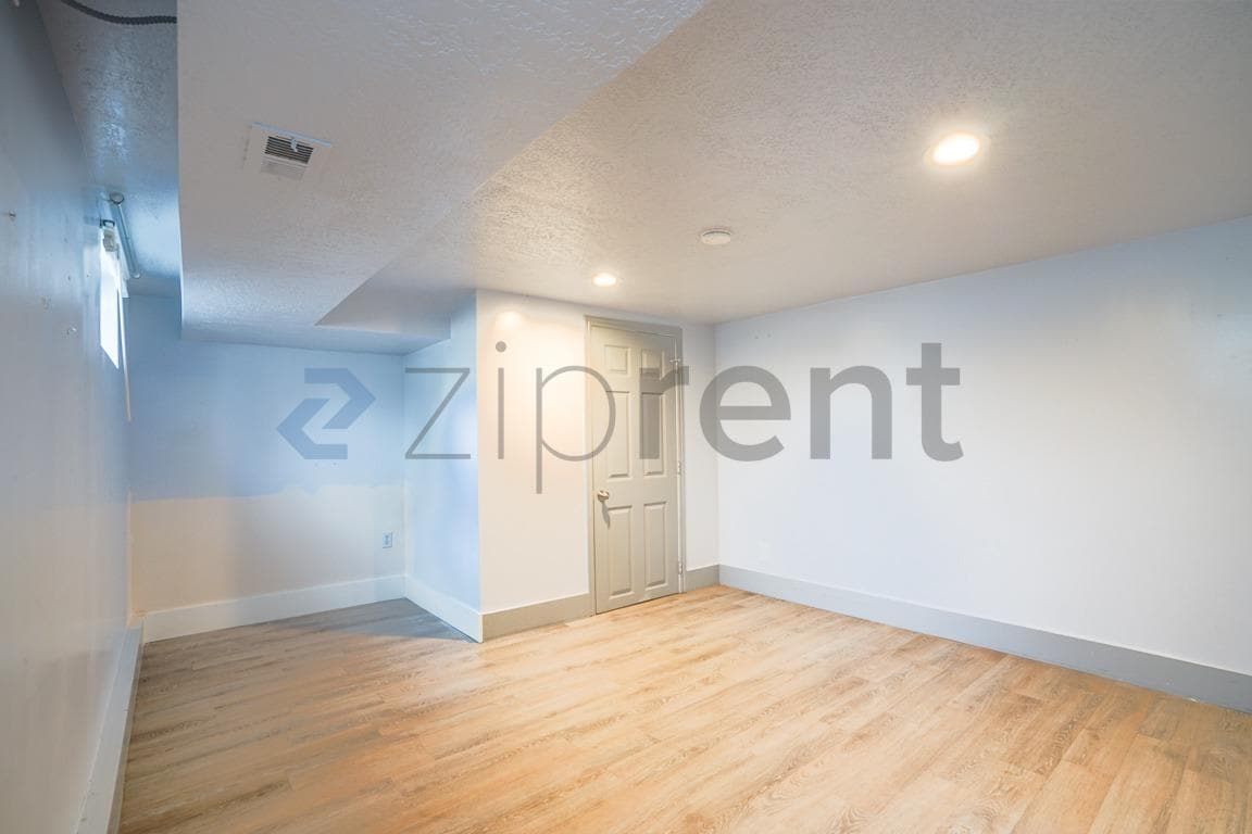 Building Photo - Unit Basement