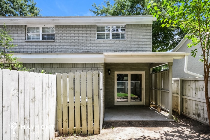 Building Photo - 811 Von Kolnitz Rd