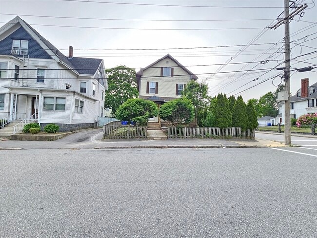 Primary Photo - 28 Cedar St