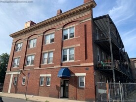 Building Photo - 2 Woodlawn St
