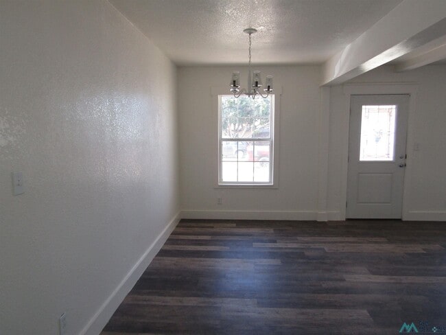 Building Photo - 1111 W Chisum Ave