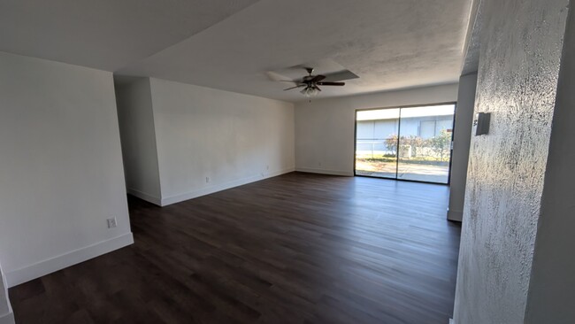 Living - 9013 Vagas Dr