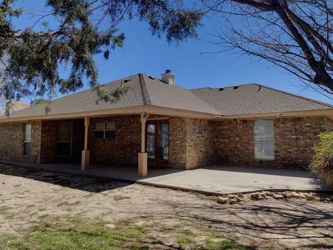 Building Photo - RENTAL Fully Furnished 4 bedroom home