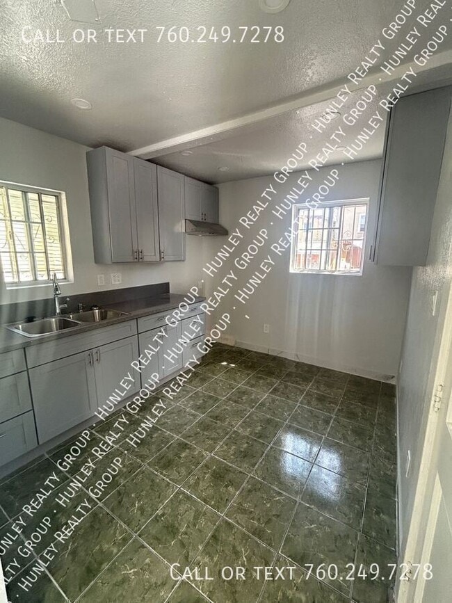 Building Photo - 1376 Gaviotas Ave