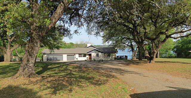 Building Photo - 4724 Lakeview Dr