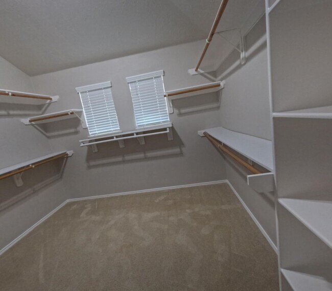 Building Photo - 2521 Saratoga Dr