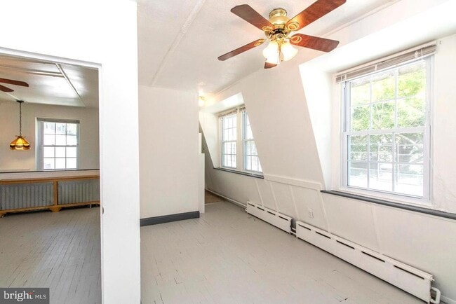 Building Photo - 18 E Gorgas Ln