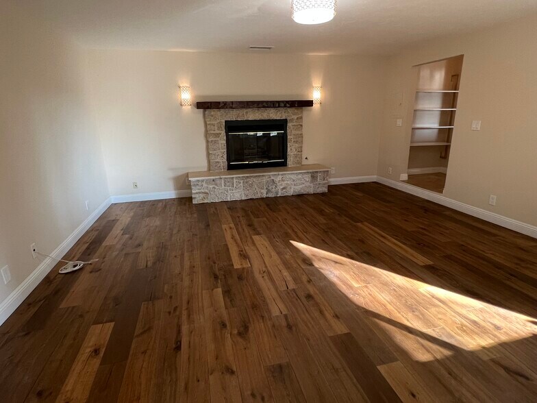 Building Photo - 4228 Calavo Dr