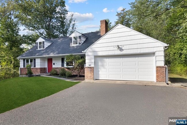 Building Photo - 947 E Glen Ave