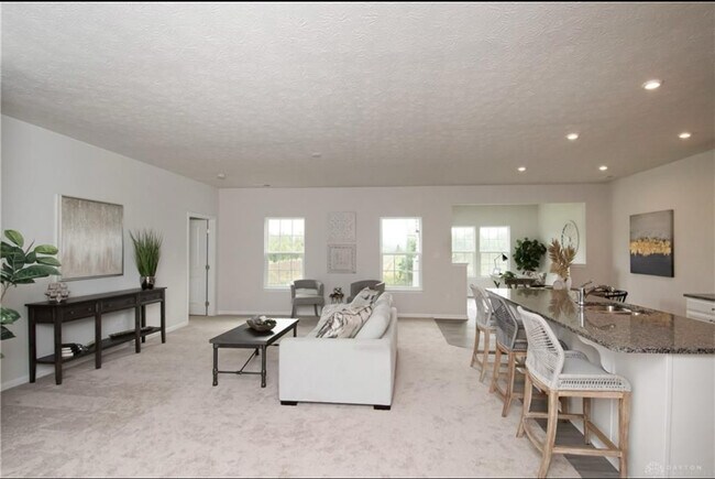 Building Photo - 2125 Schmidt Dr W