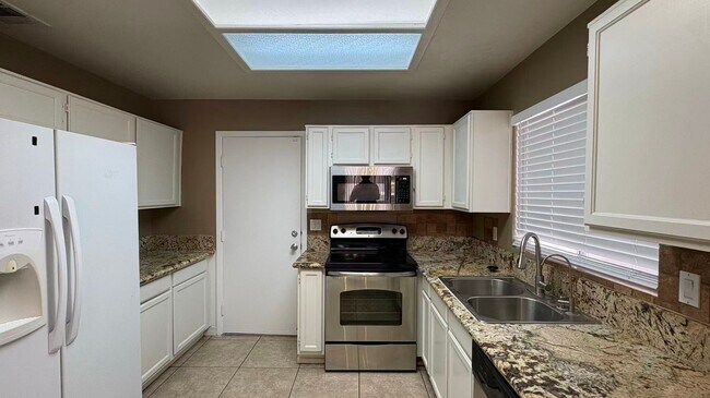 Building Photo - 42 Quiet Desert Ln