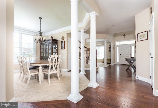 Building Photo - 5737 Waterloo Bridge Cir