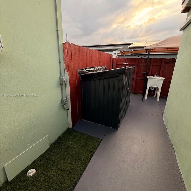 Building Photo - 6524 Wiley St