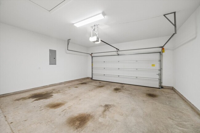 Building Photo - 260 Shoreview Dr