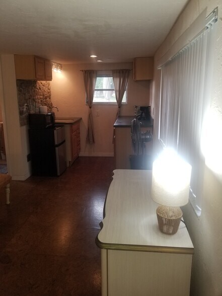 Building Photo - 300 Salem Ave NW