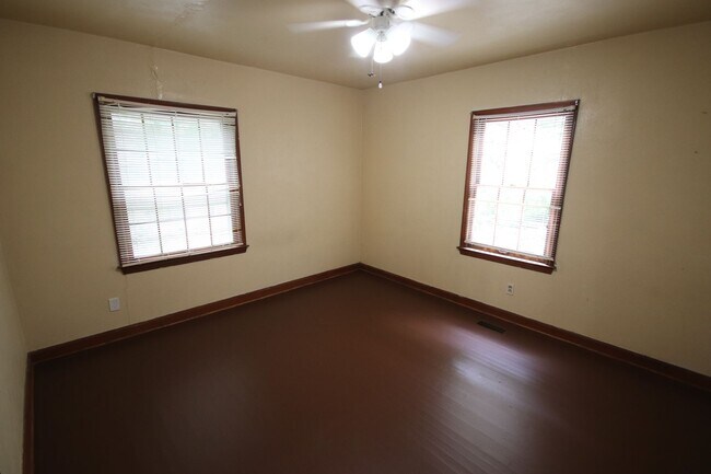 Building Photo - Historic Home For Rent! 2 Bedroom 1 Bathro...