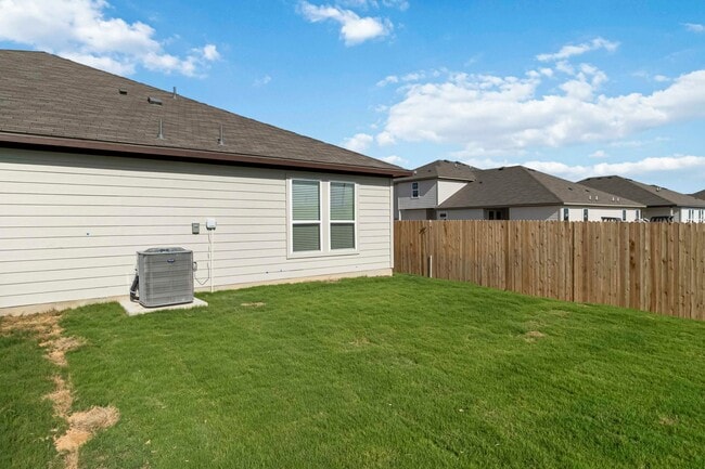 Building Photo - Brand New Amanda Park Townhome | 3 Bed, Private Yard & Modern Finishes