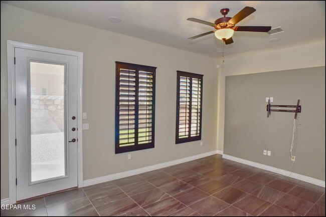 Building Photo - 14664 Sunny Land Ave