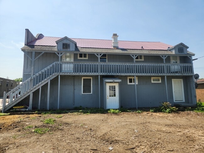 Building Photo - 106 W Comanche Ave