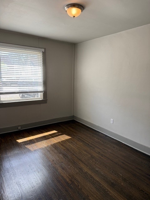 Building Photo - Quaint 2BR/1BA duplex with real wood floors!