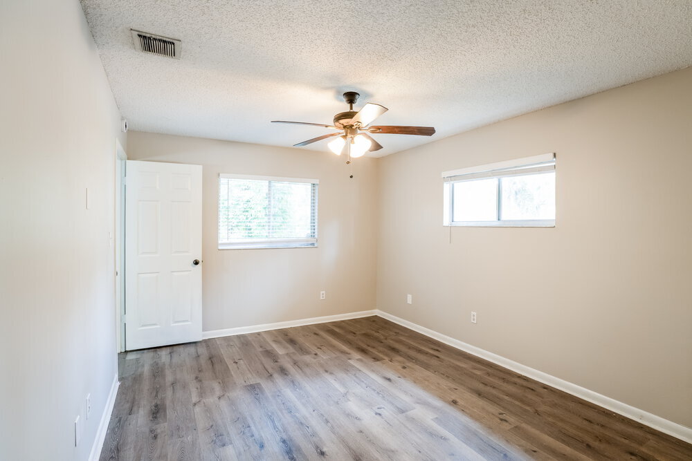 Building Photo - 2701 Kinnon Dr