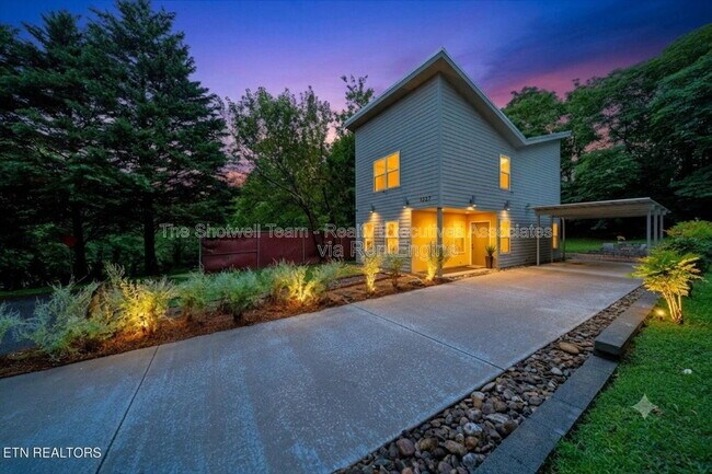 Building Photo - 1327 Brown Ave