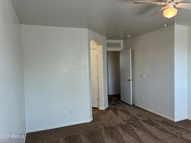 Building Photo - 25177 W Park Ave