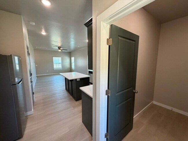 Building Photo - New Construction with Stylish Design & Fenced Backyard in Lawton
